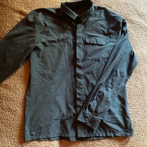 Men’s Arcteryx L/S snap button shirt. Navy blue color. NWOT. Large